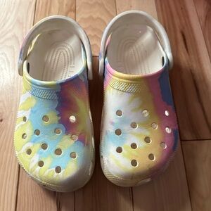 Tie dye pastel Crocs. Women’s 6, Men’s 4 (big kids 4)